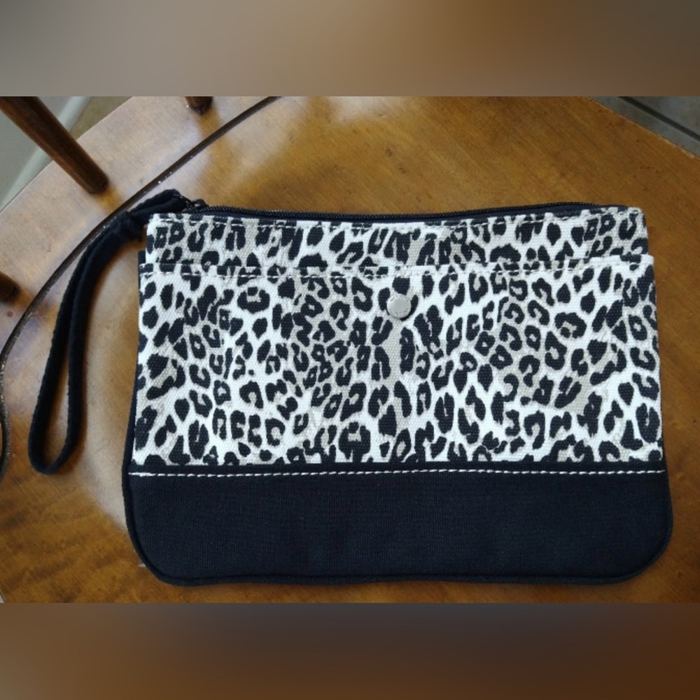 Land's end canvas zipper pouch/wristlet/ 4credit Cards Slots Leopard Print